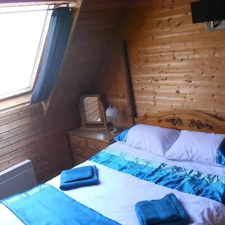 Alpesi faház 3 Bedroom Over Looking Dathee & Golf Course *